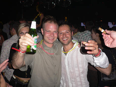Jan Magnussen og Andy Priaulx ved BMW’s VM fest i Macau.